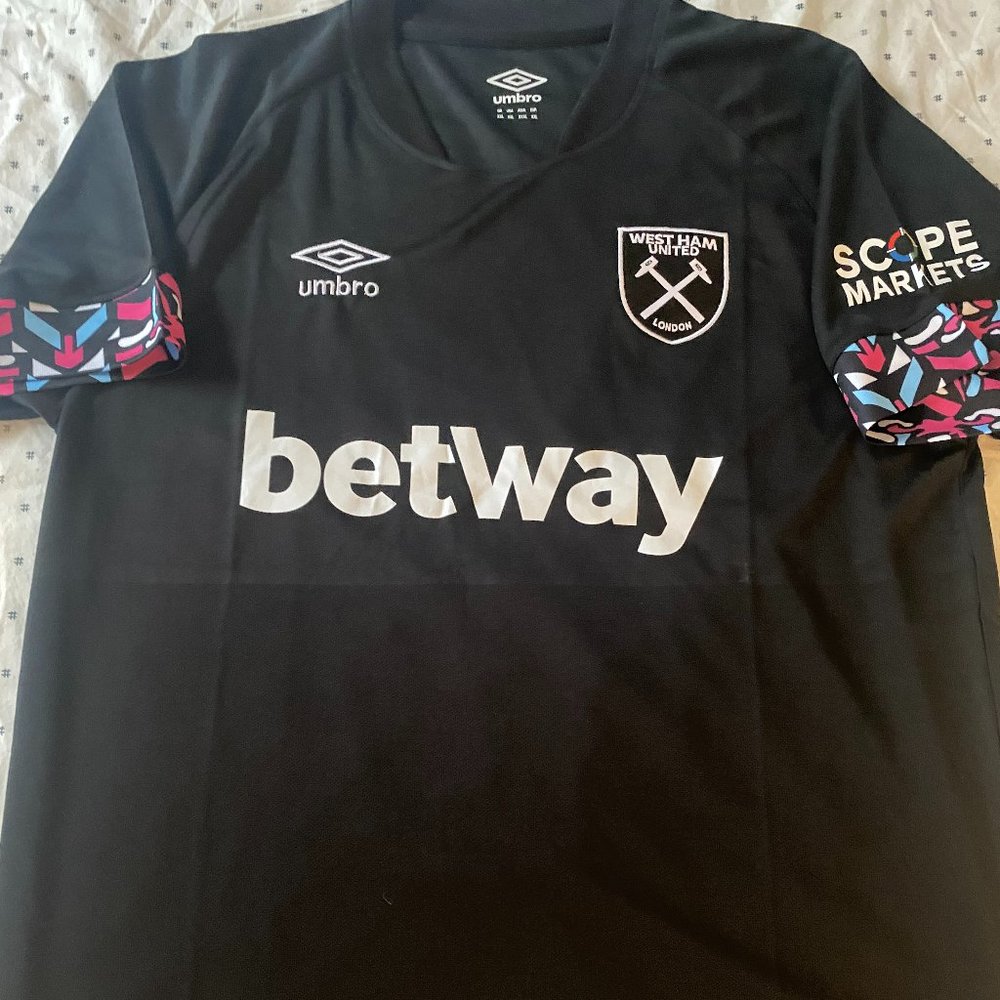 Umbro WEST HAM UNITED Men's JERSEY Sz M or L English Premier New w tags